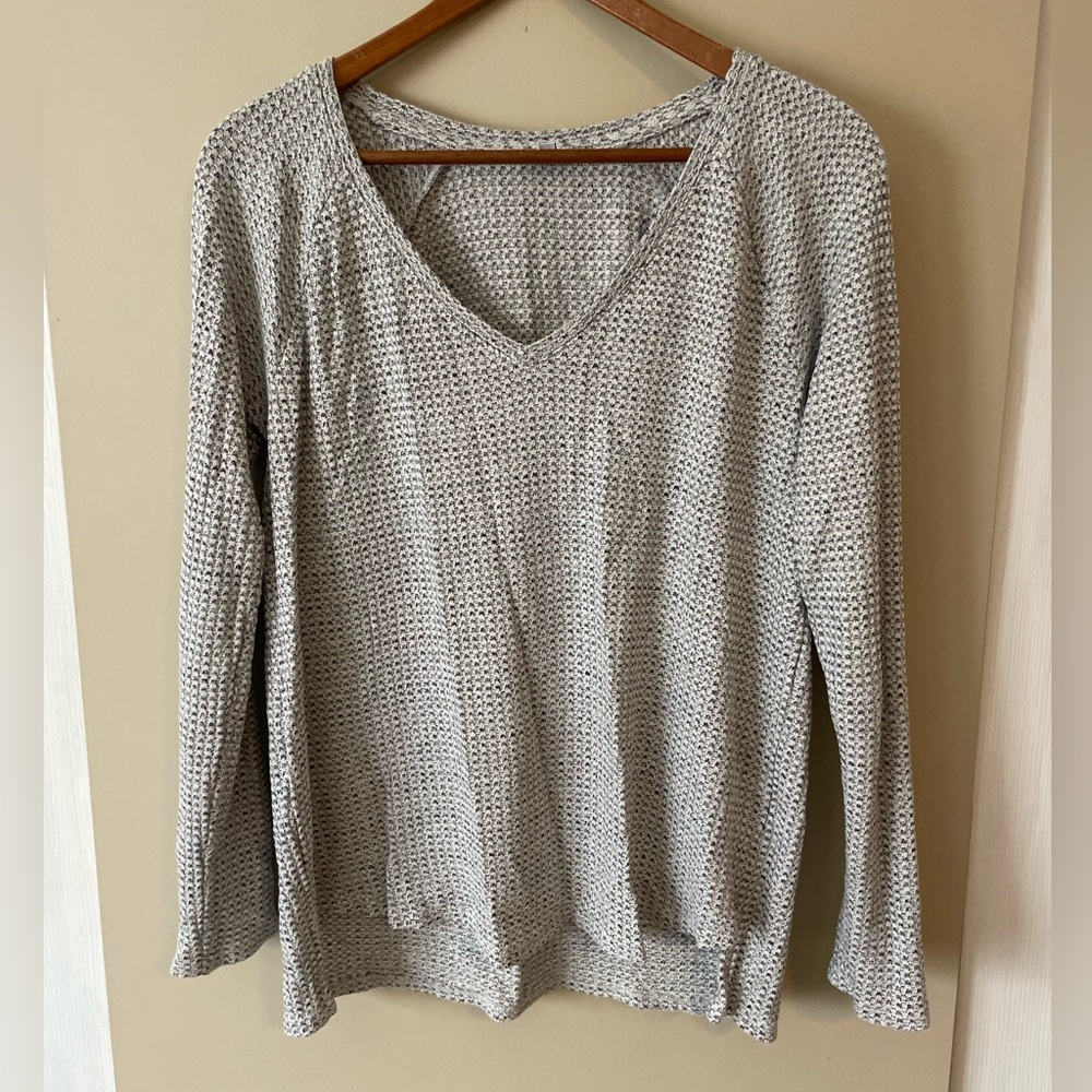 Kismet Heathered Grey Long Sleeve Shirt Size Medium